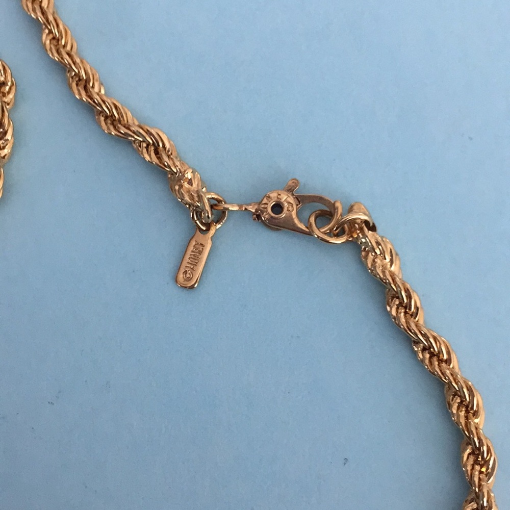 Monet vintage necklace
